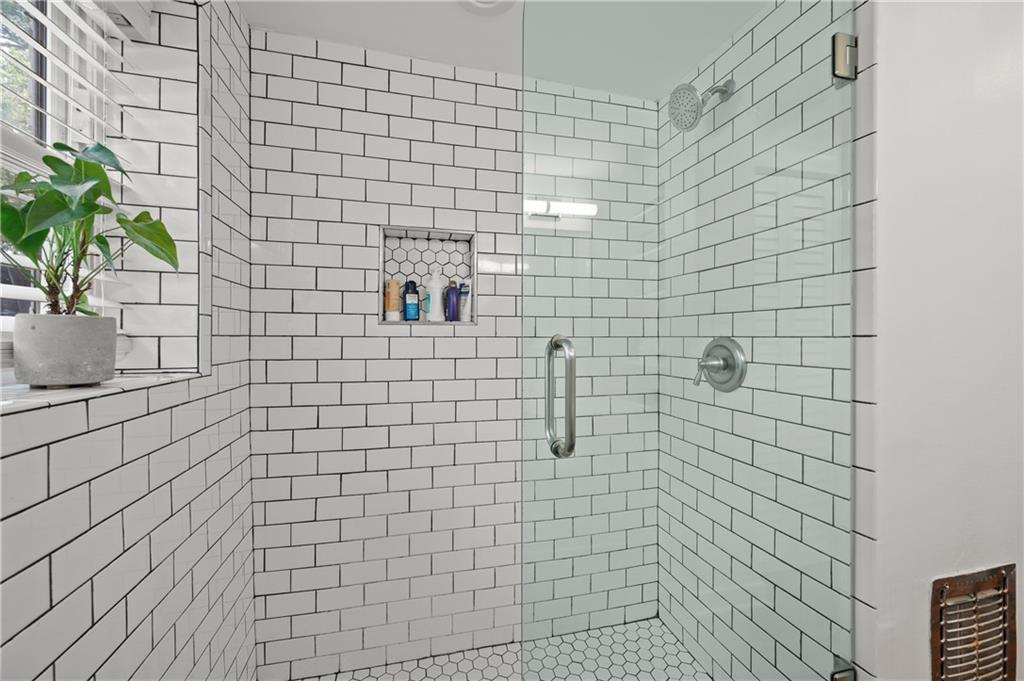 880 Saint Charles Avenue NE Unit 9