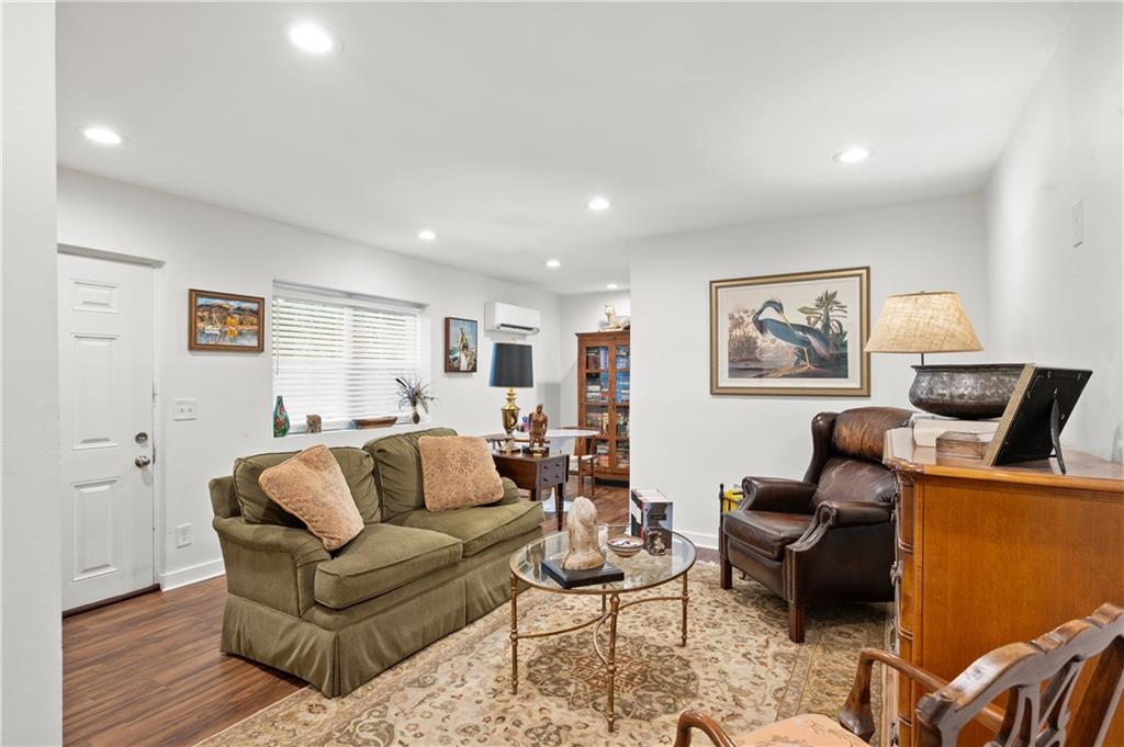 880 Saint Charles Avenue NE Unit 9