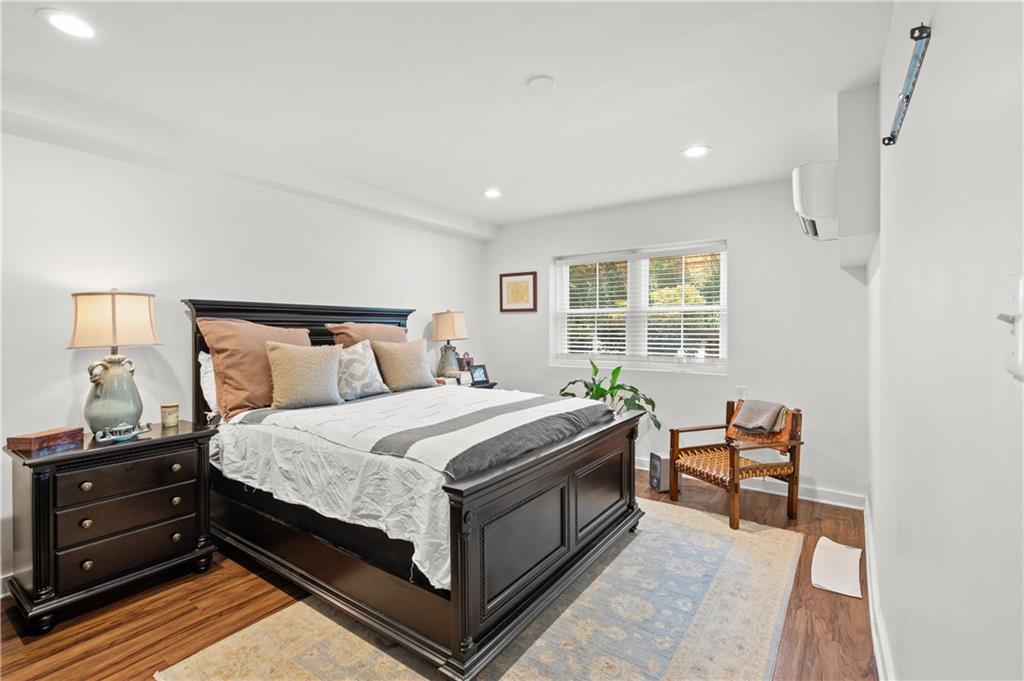 880 Saint Charles Avenue NE Unit 9