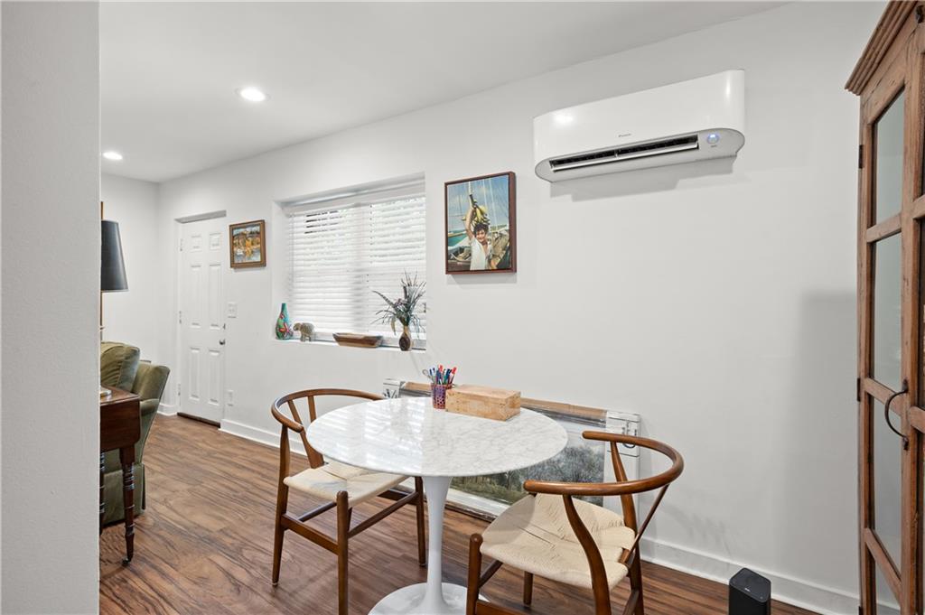 880 Saint Charles Avenue NE Unit 9