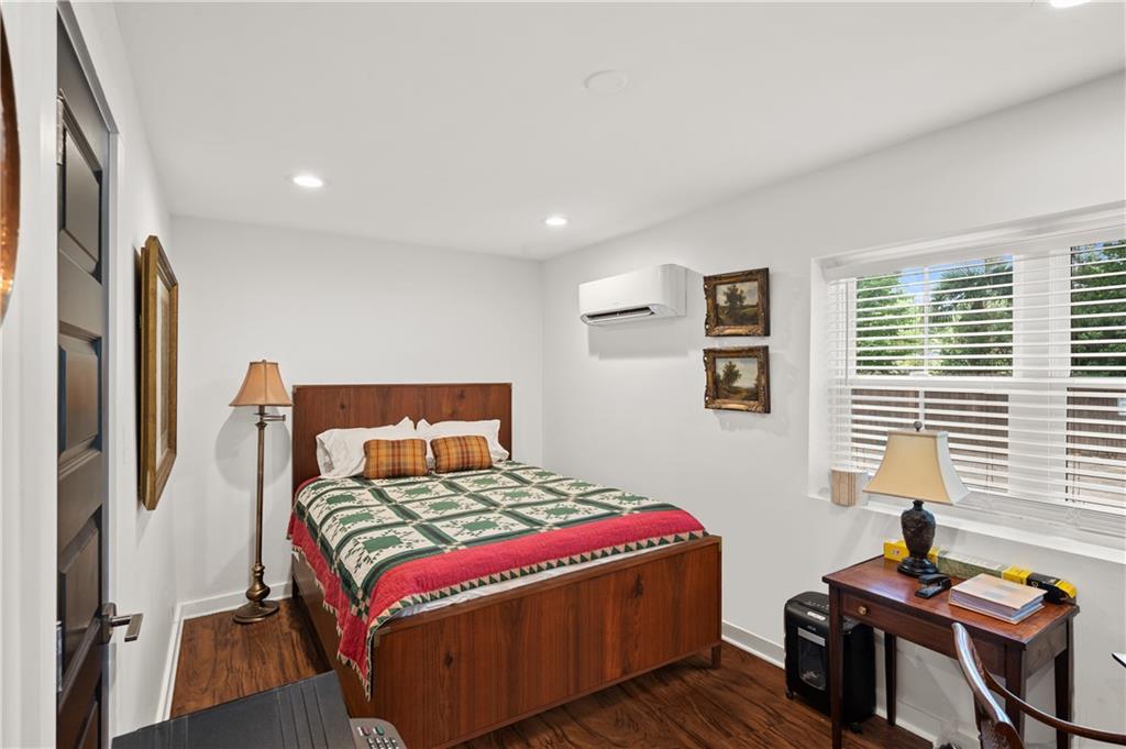 880 Saint Charles Avenue NE Unit 9