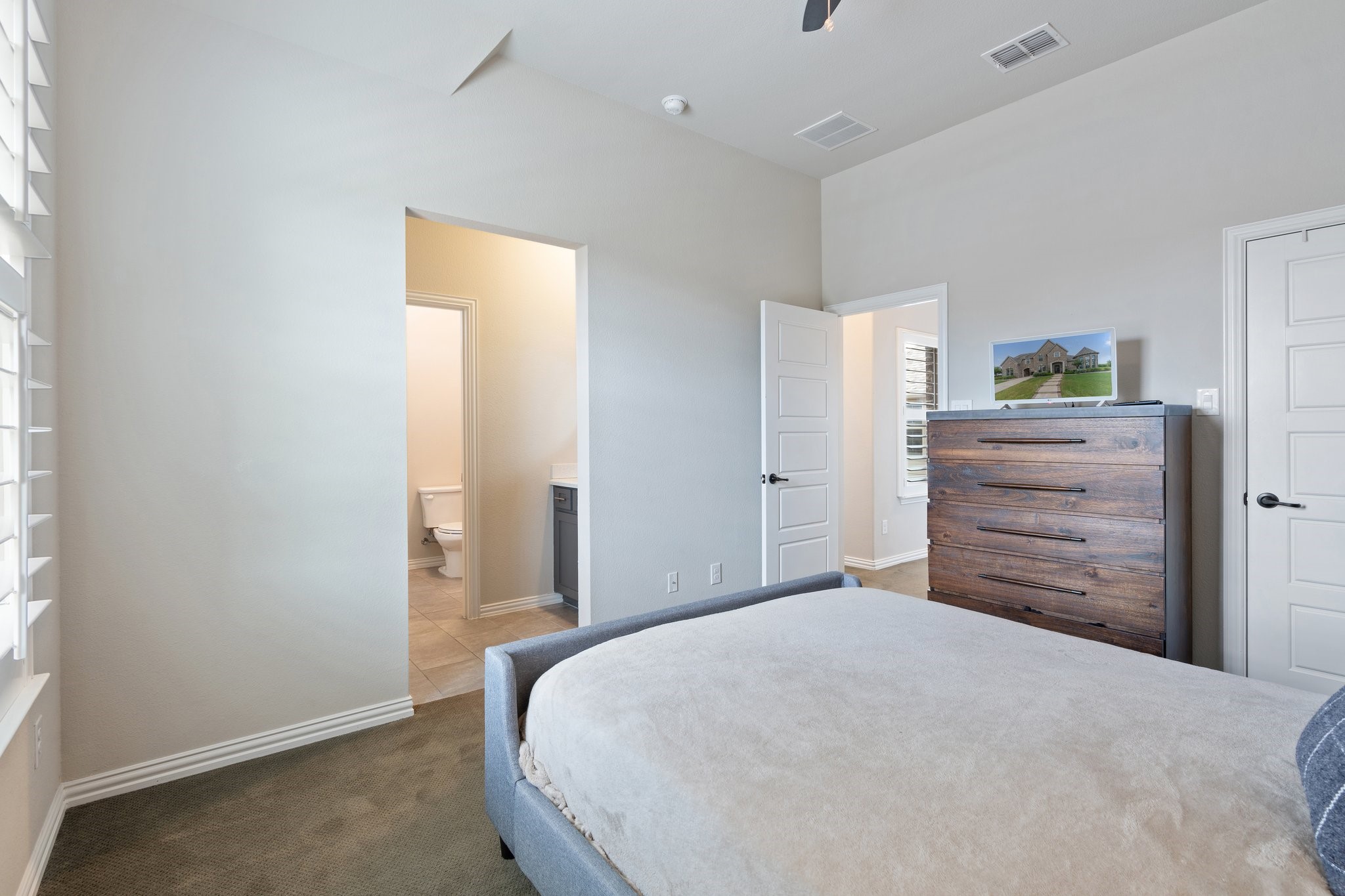900 Evergreen Drive
