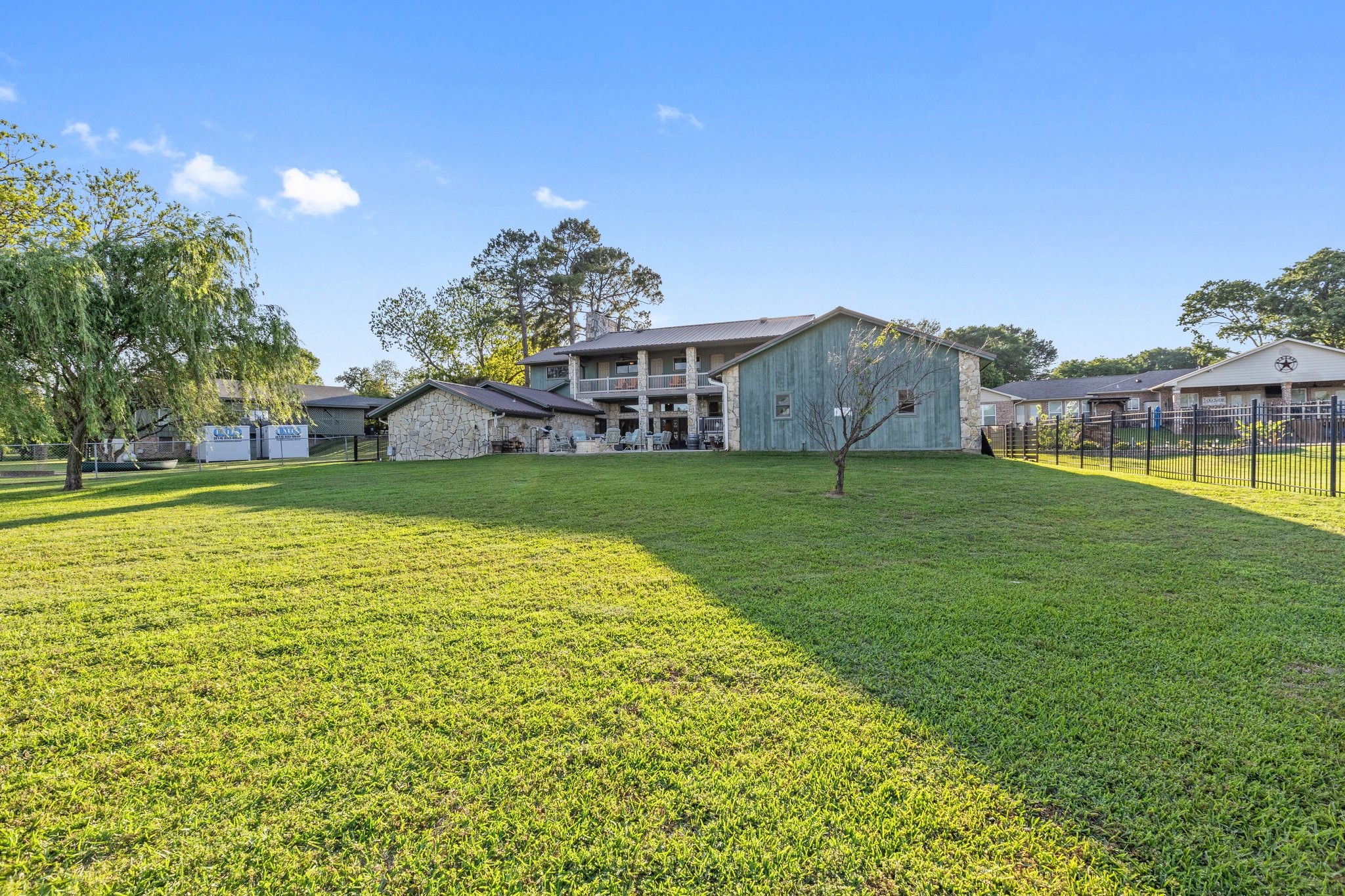1035 Holiday Circle
