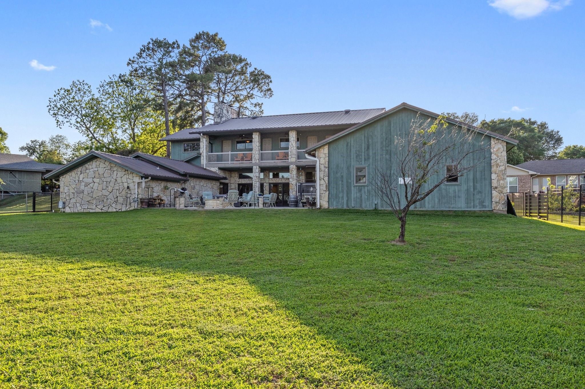 1035 Holiday Circle