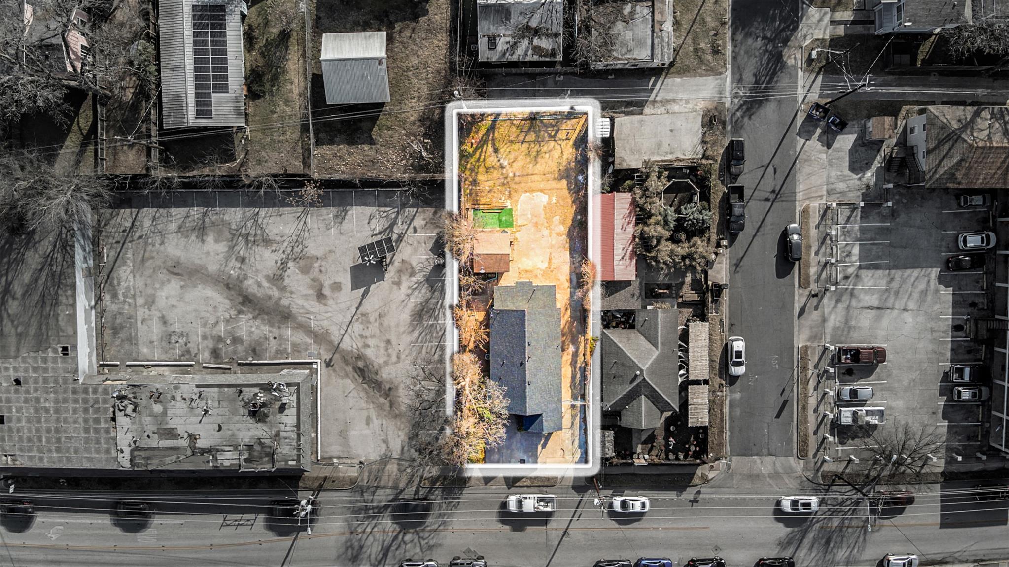 2703 E Cesar Chavez ST