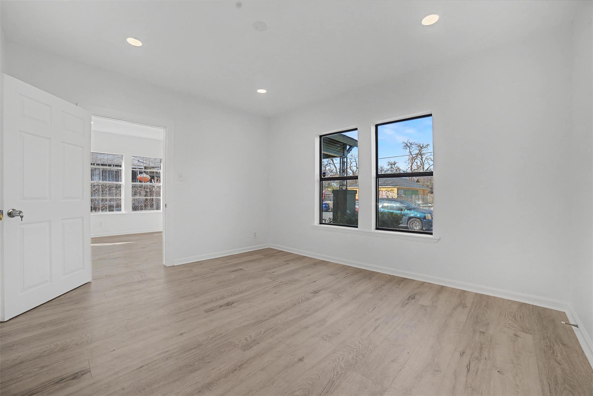 2703 E Cesar Chavez ST