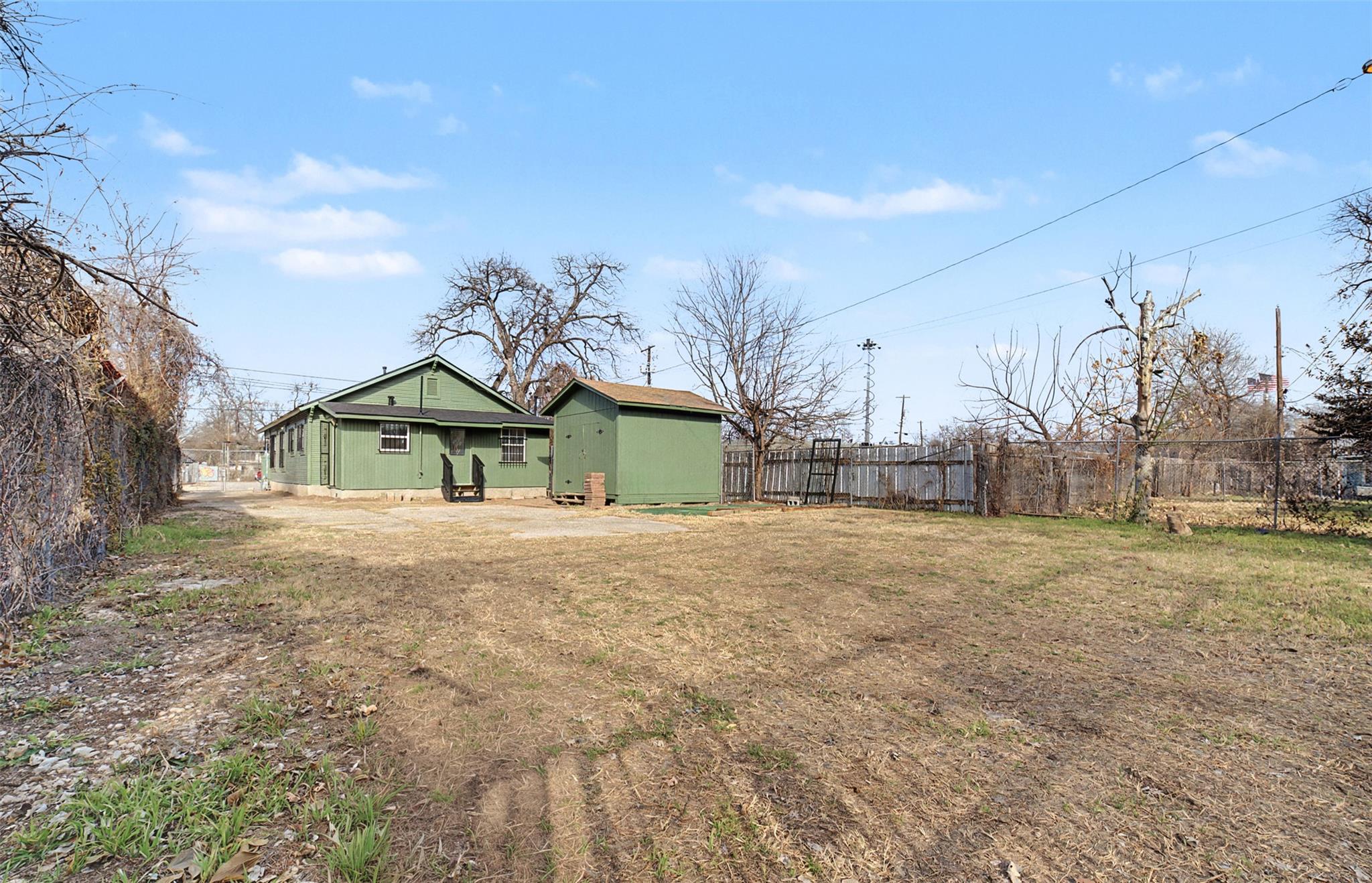 2703 E Cesar Chavez ST