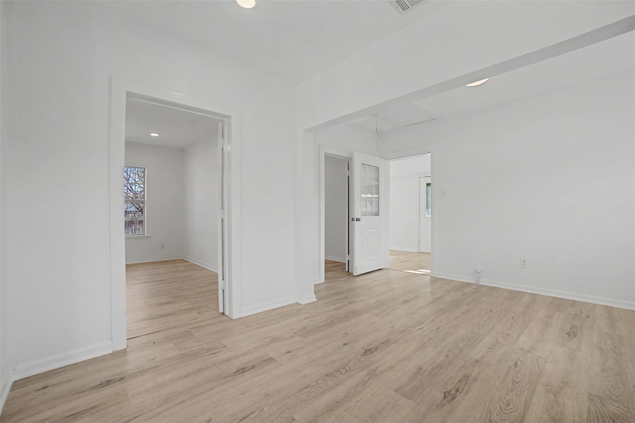 2703 E Cesar Chavez ST