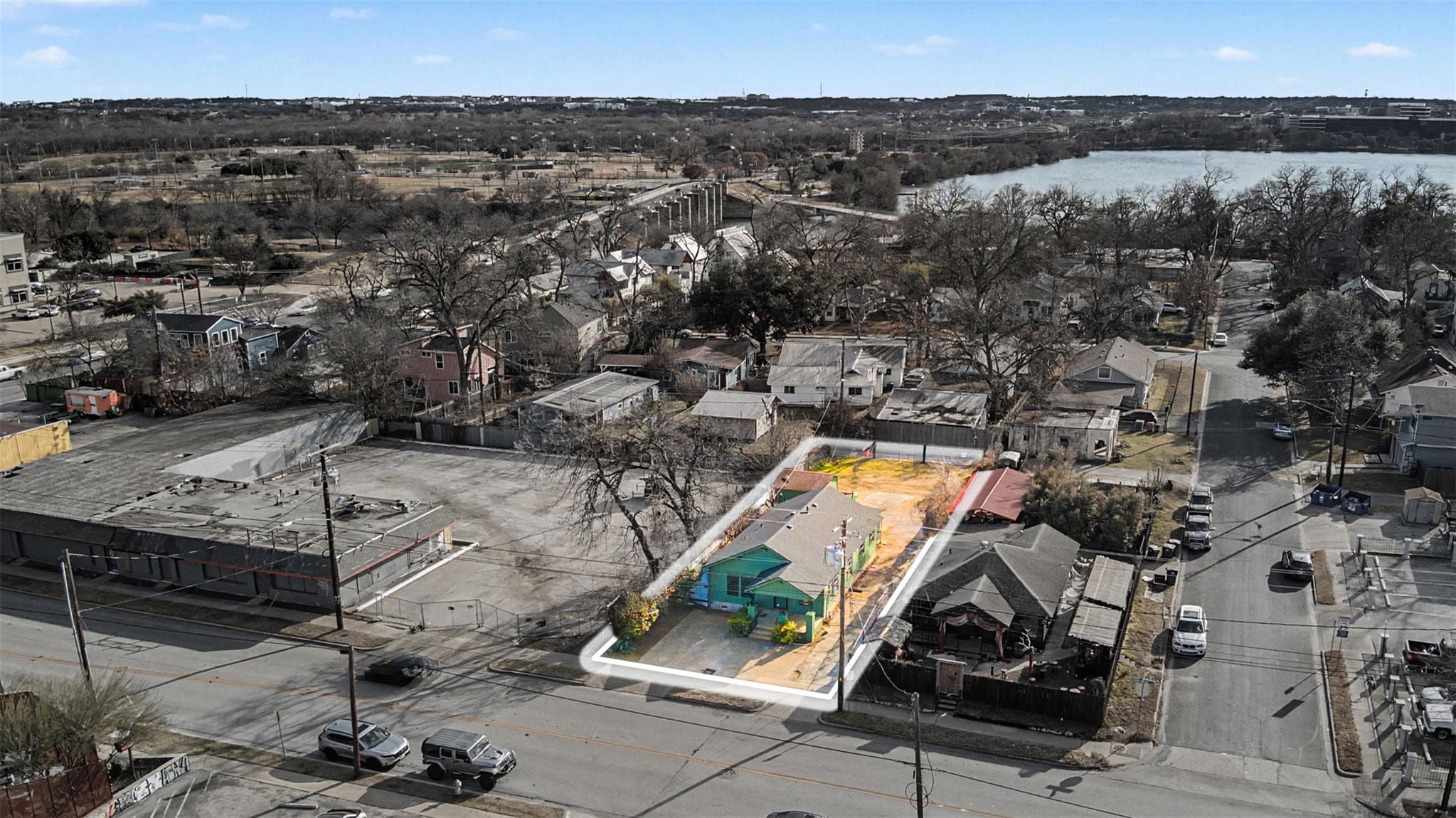 2703 E Cesar Chavez ST