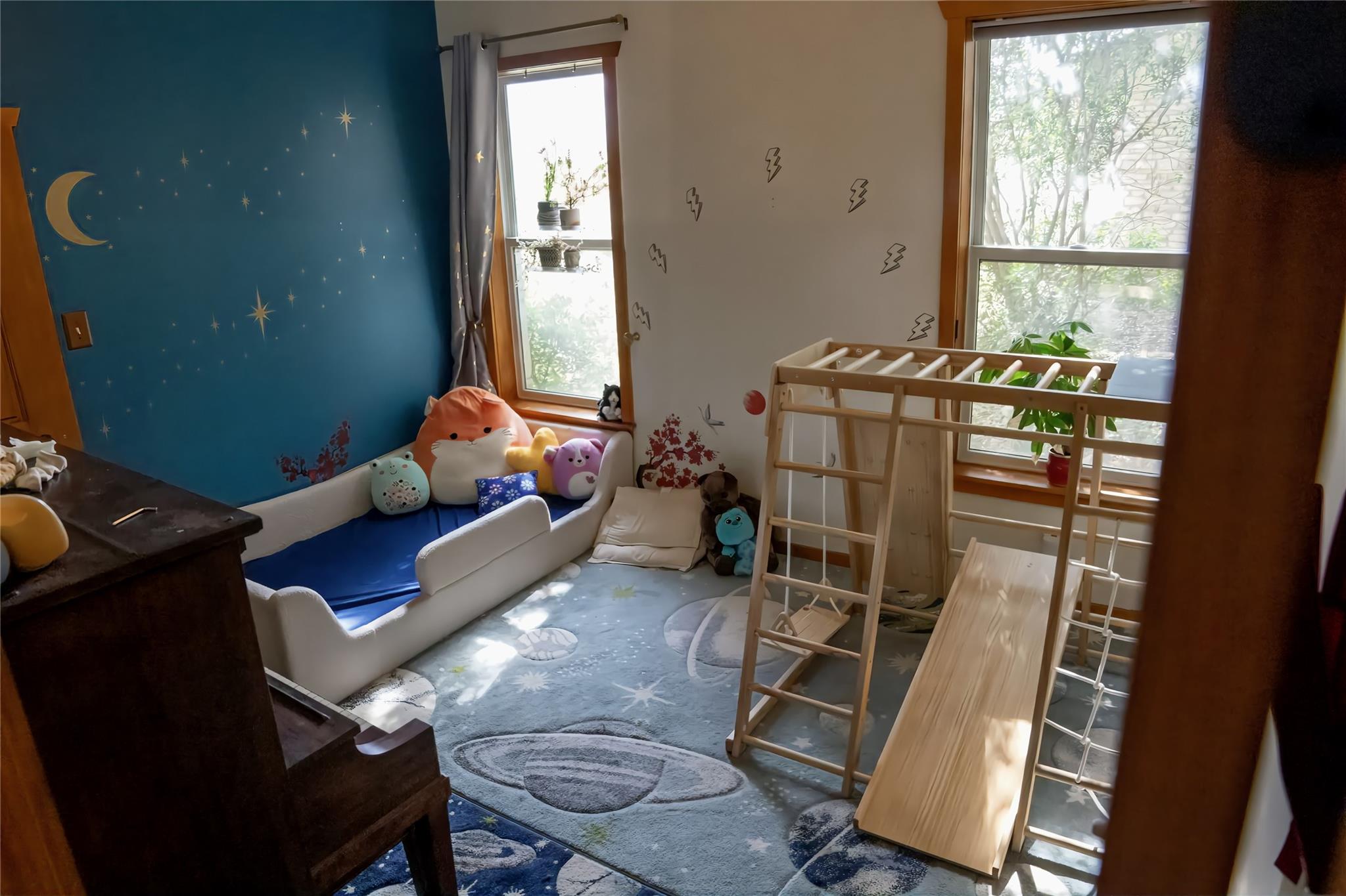 100 Mockingbird Hill LN