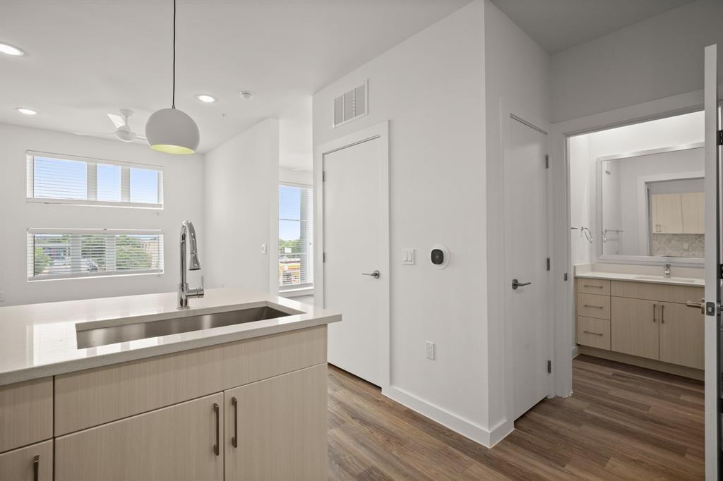 6324 N Lamar BLVD # 206