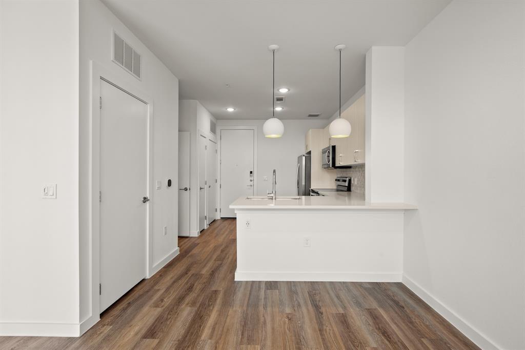 6324 N Lamar BLVD # 206