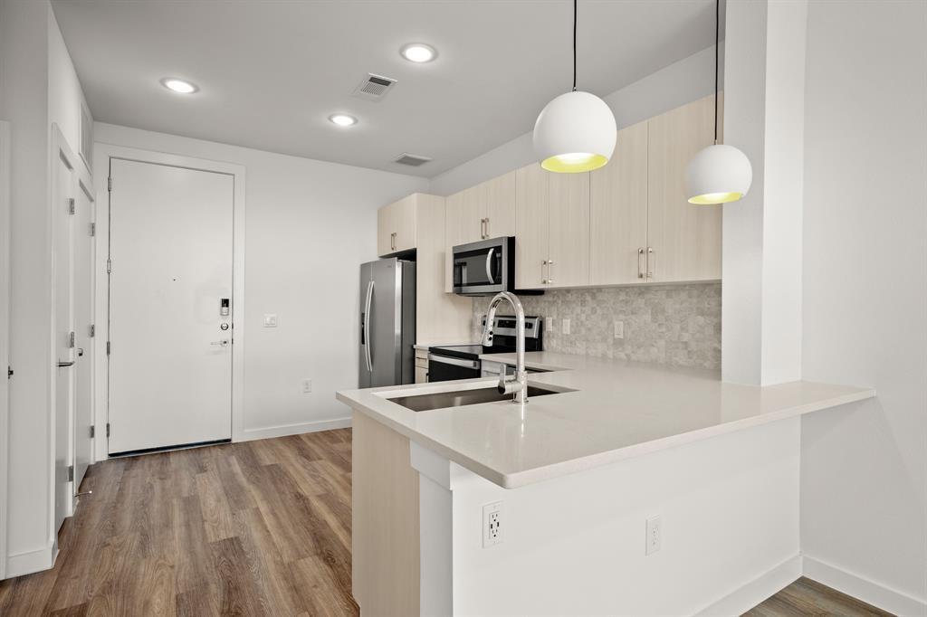 6324 N Lamar BLVD # 206