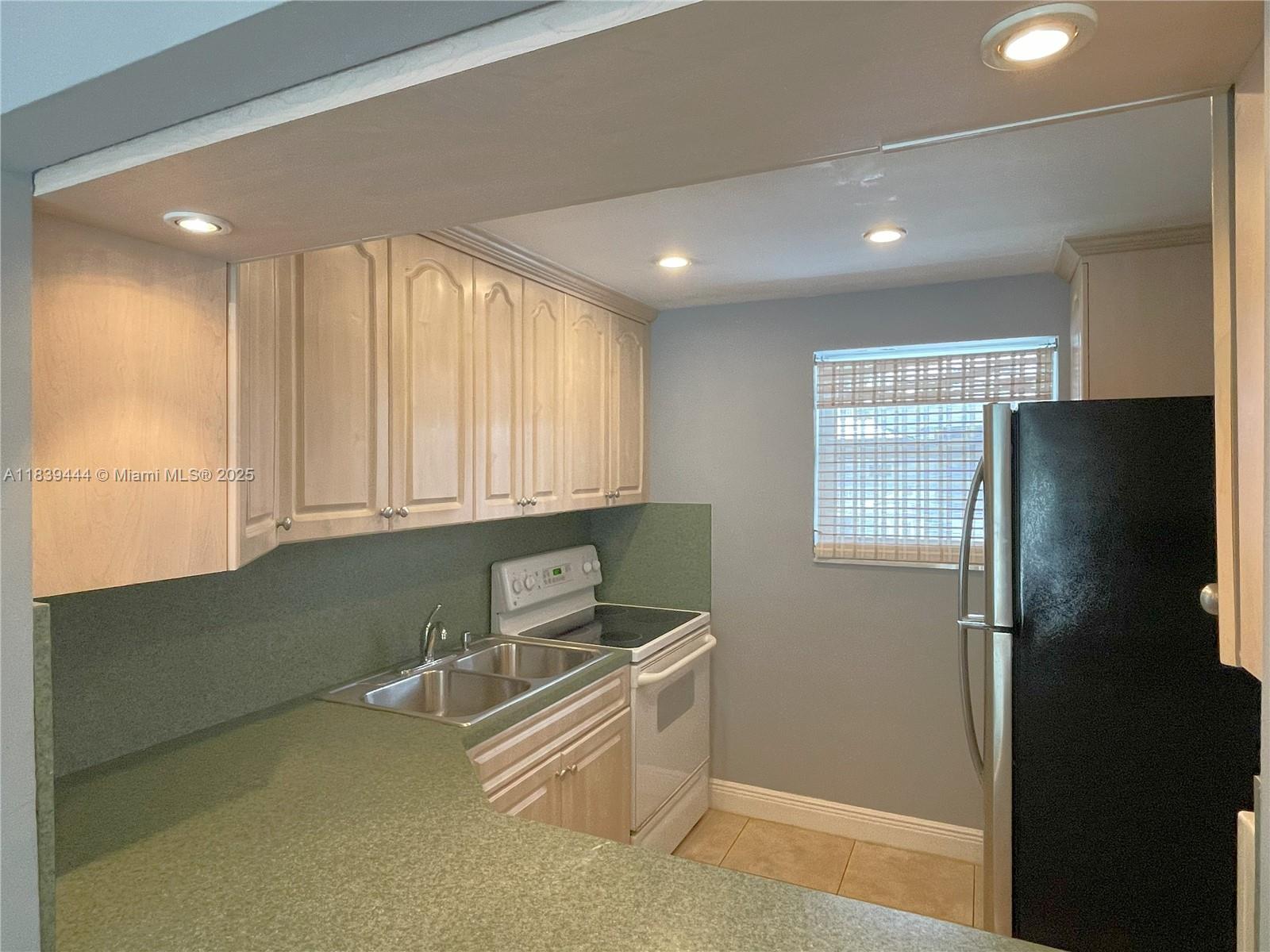 100 Edgewater Dr # 309