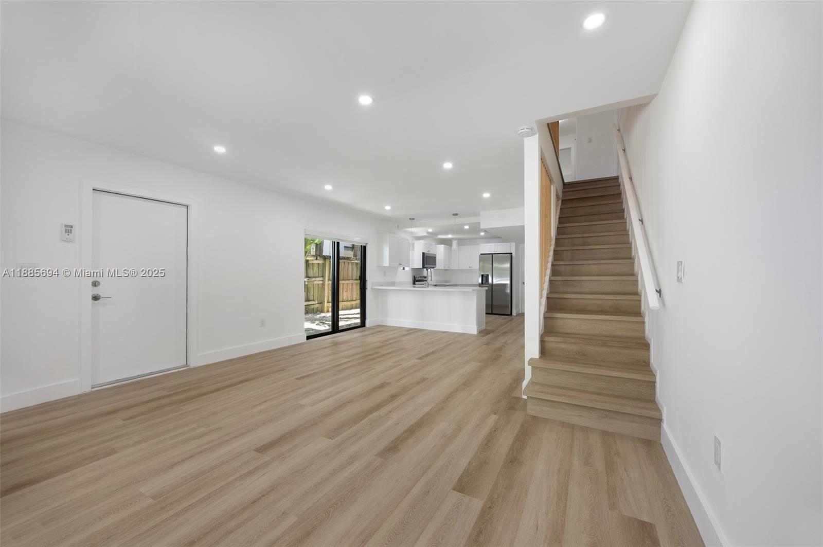 2818 W Trade Ave