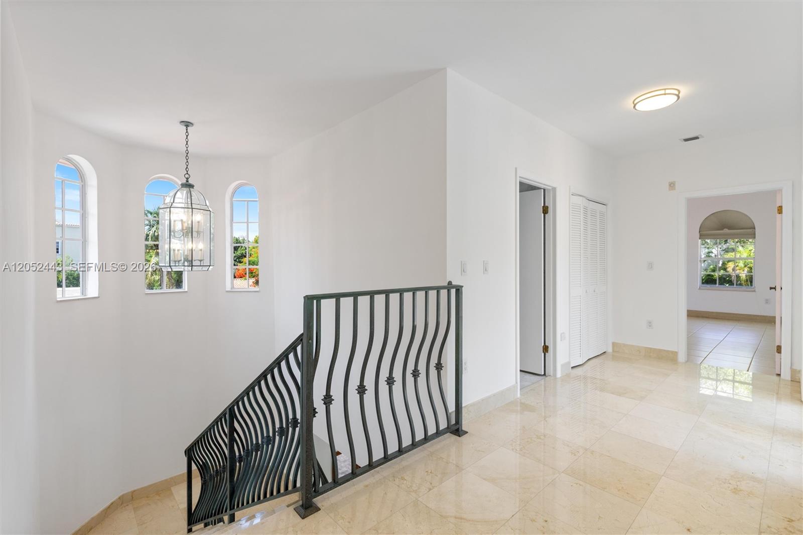 145 W Sunrise Ave