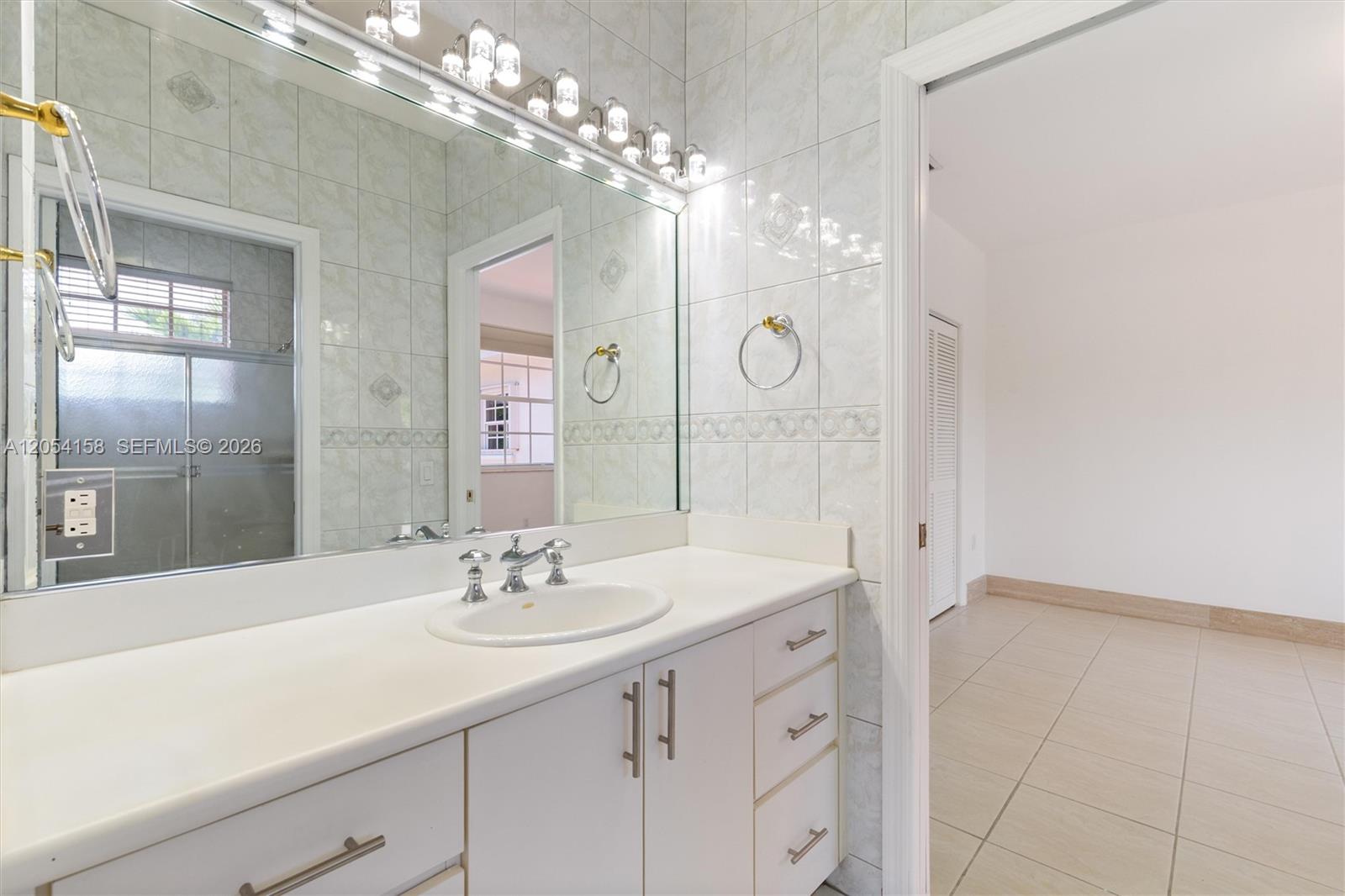 145 W Sunrise Ave