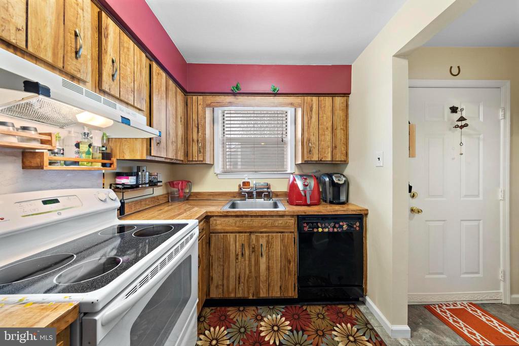 811 FISHERS CREEK ROAD