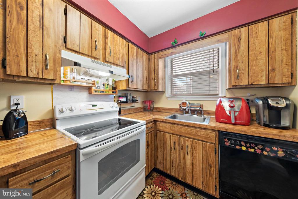811 FISHERS CREEK ROAD
