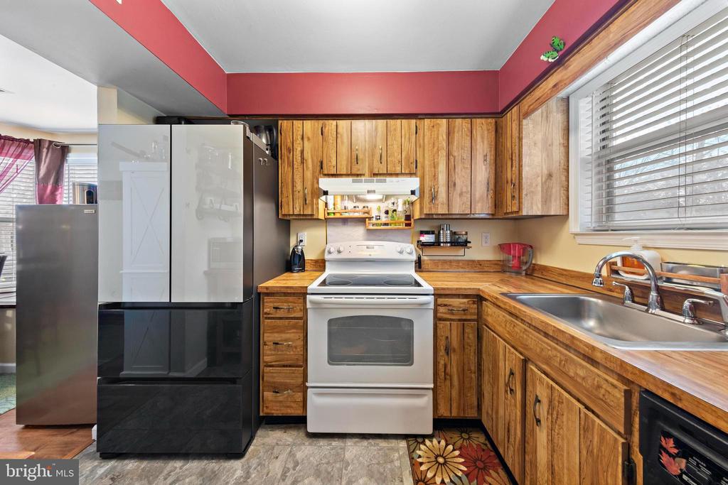 811 FISHERS CREEK ROAD