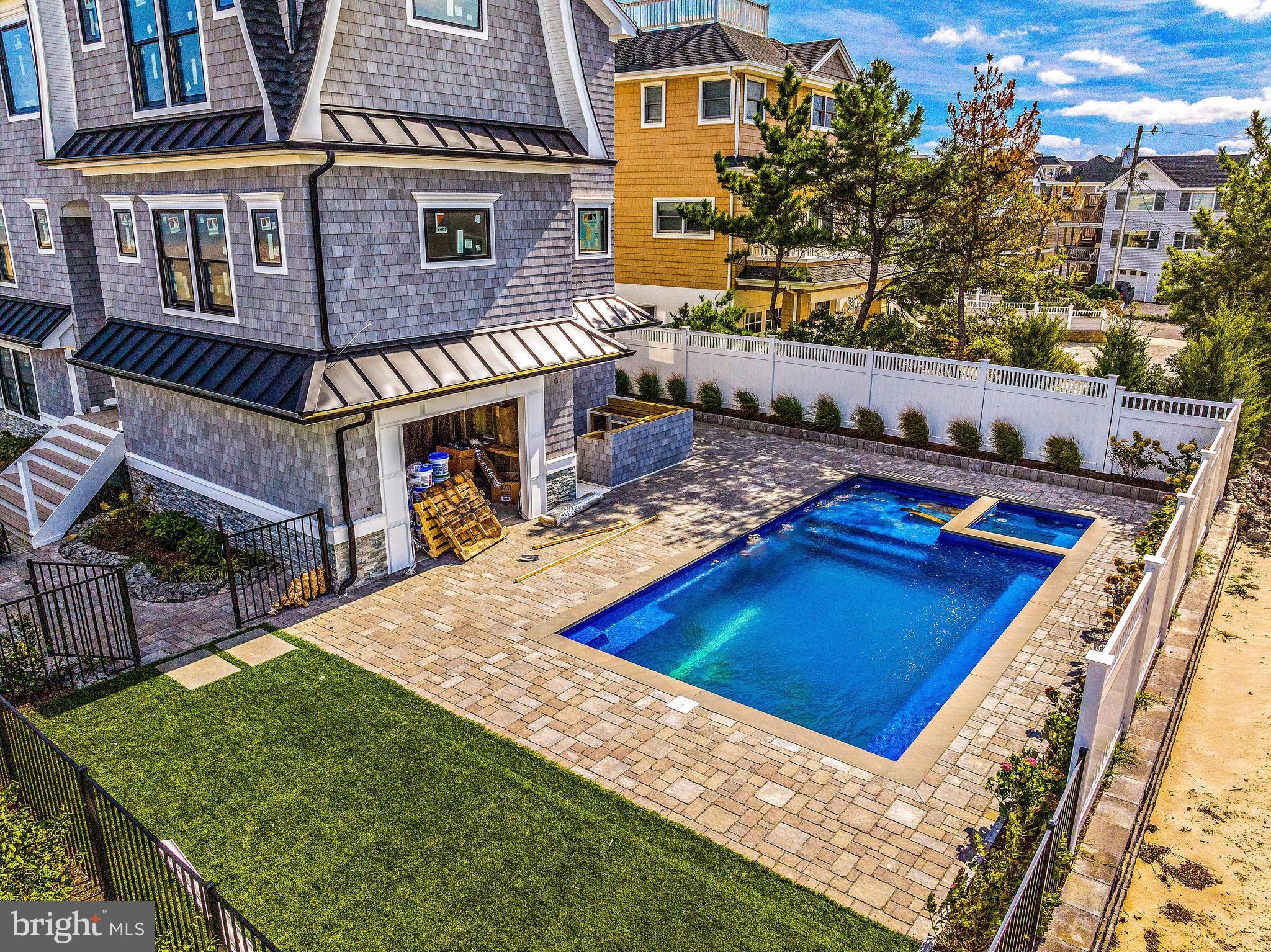 110 E JEANETTE AVENUE