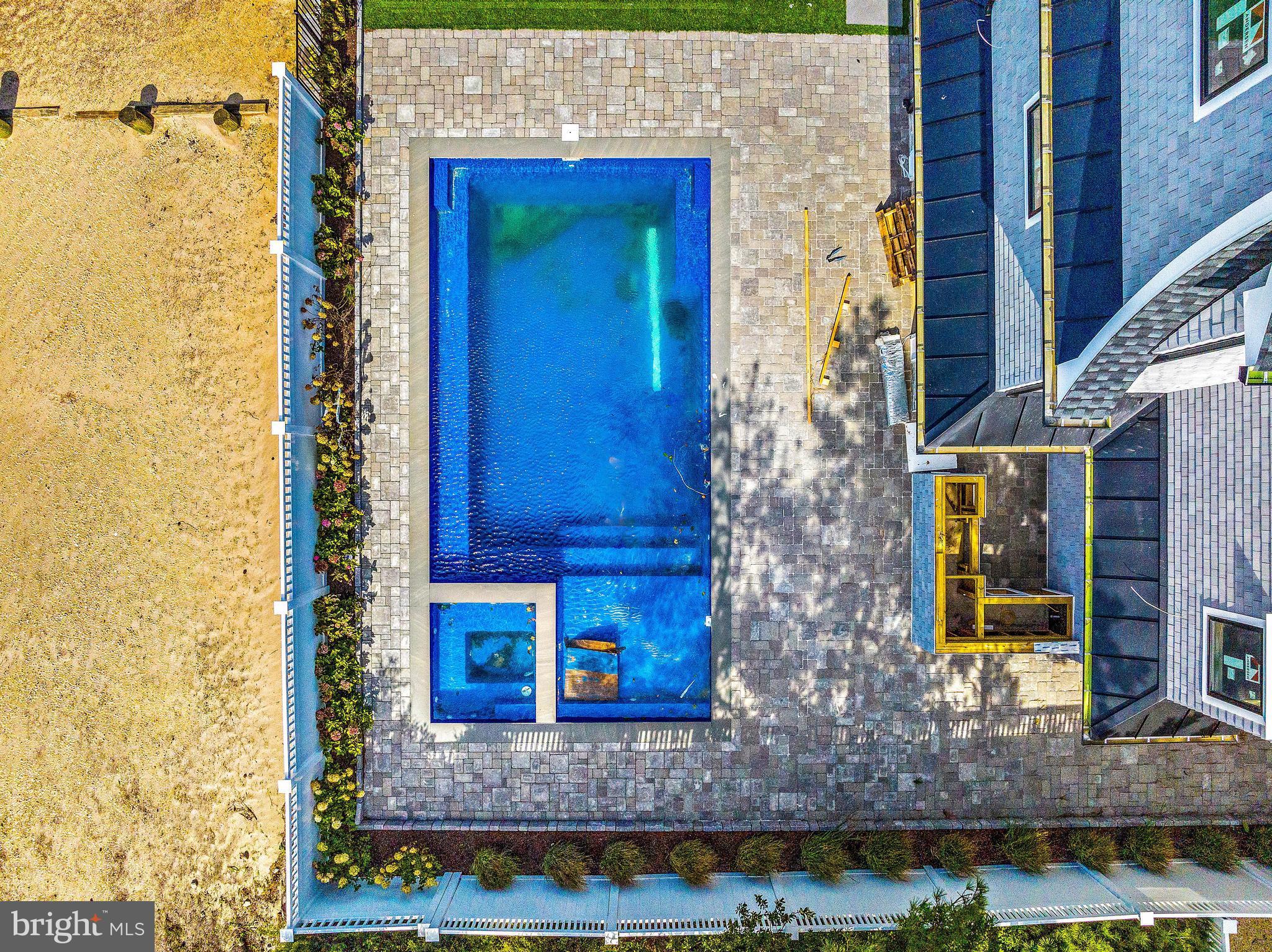 110 E JEANETTE AVENUE