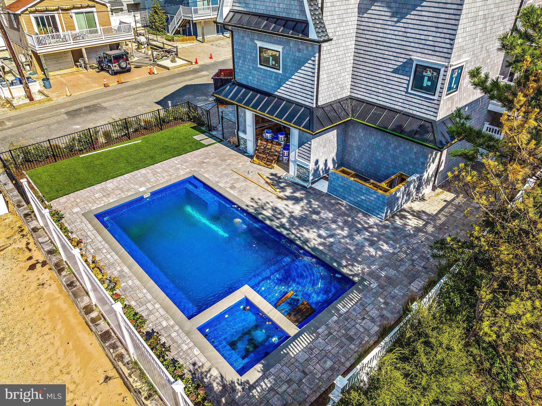 110 E JEANETTE AVENUE