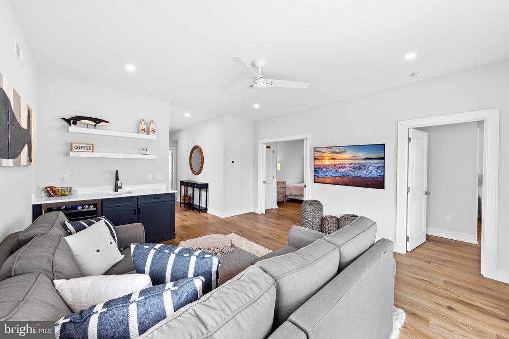 24 W ROOSEVELT AVENUE