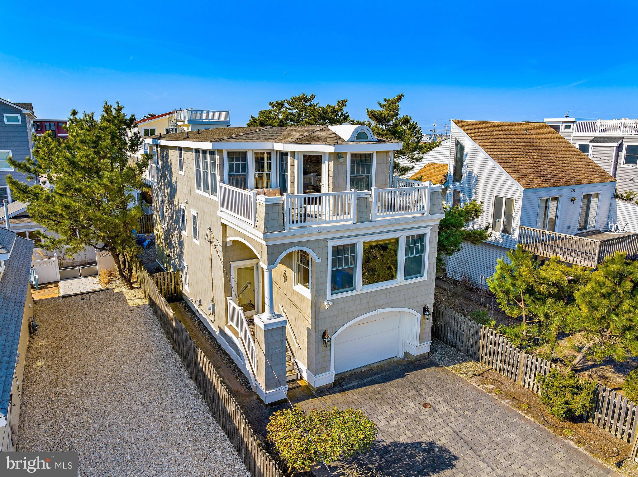 122 E 20TH STREET