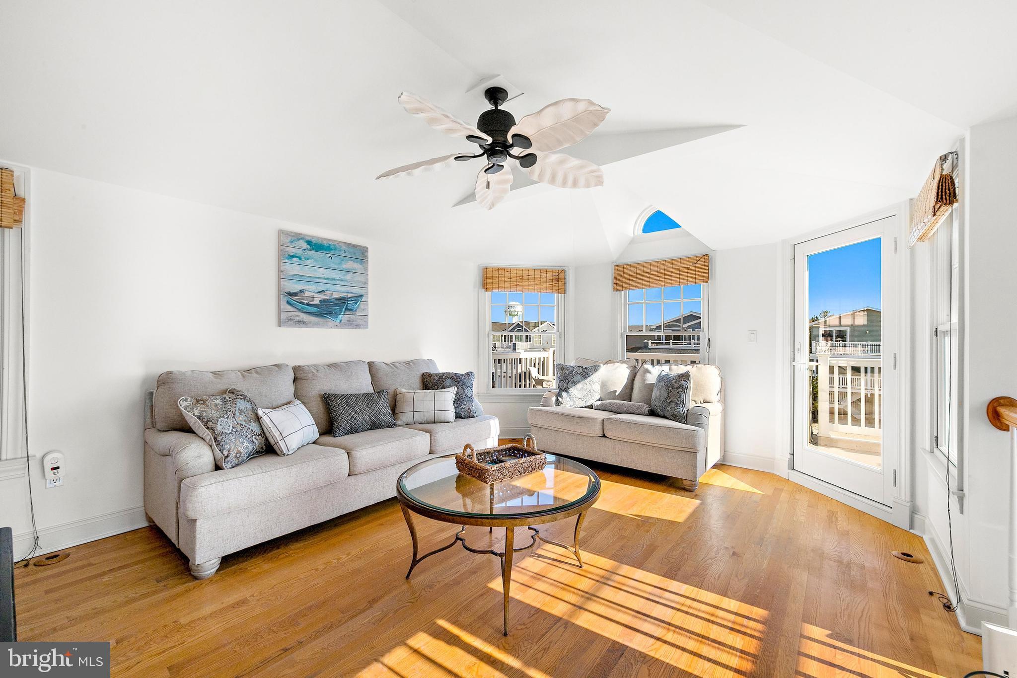 122 E 20TH STREET