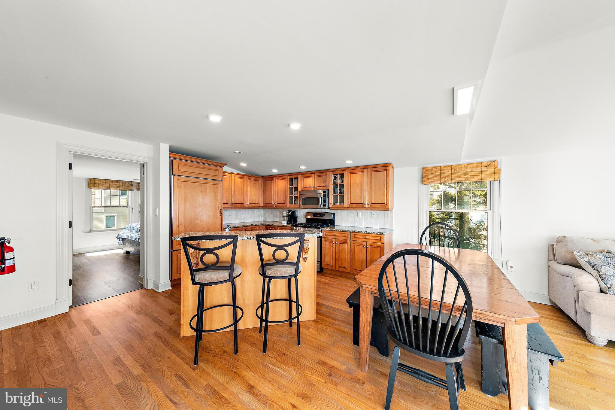 122 E 20TH STREET