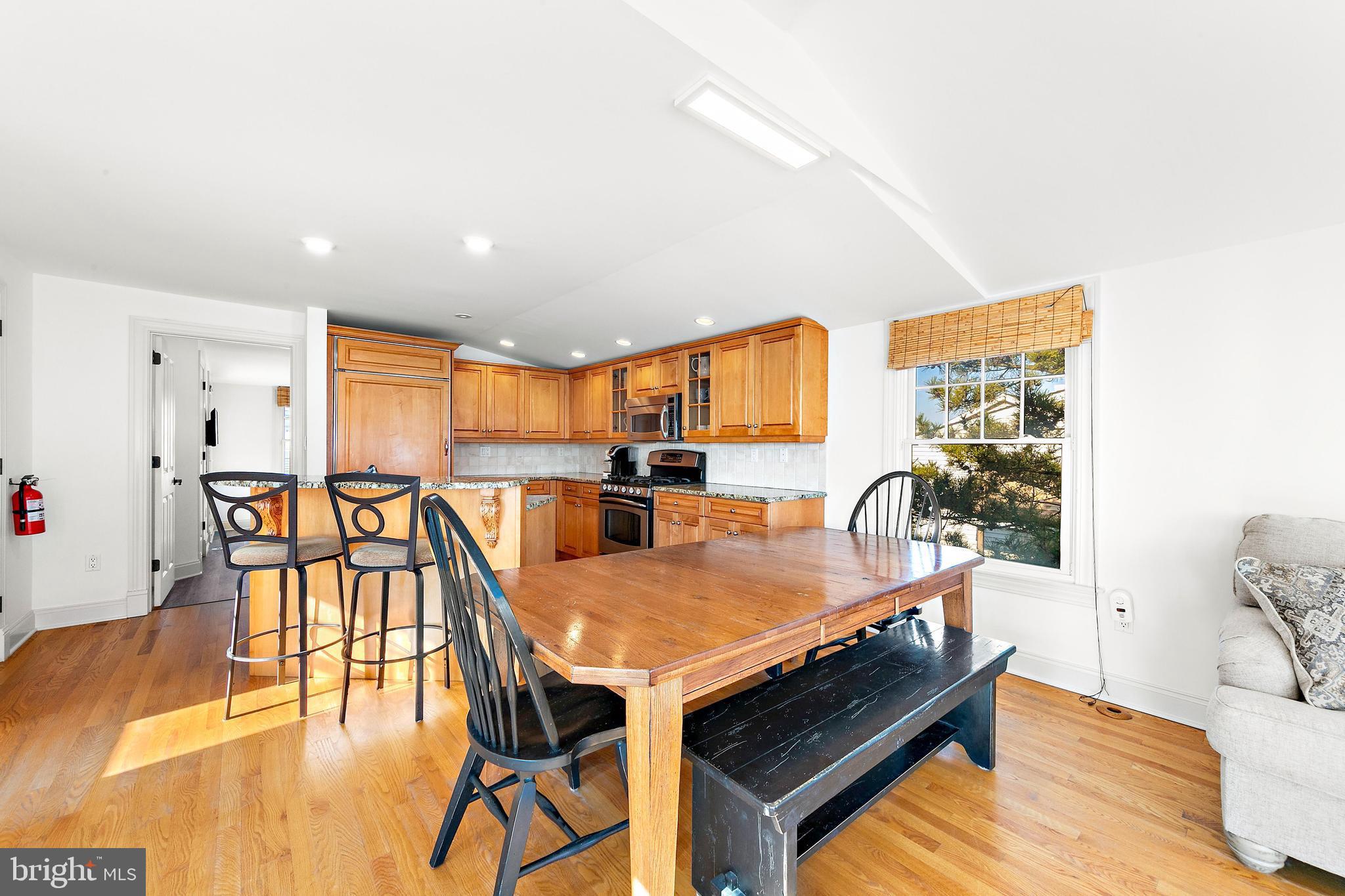 122 E 20TH STREET