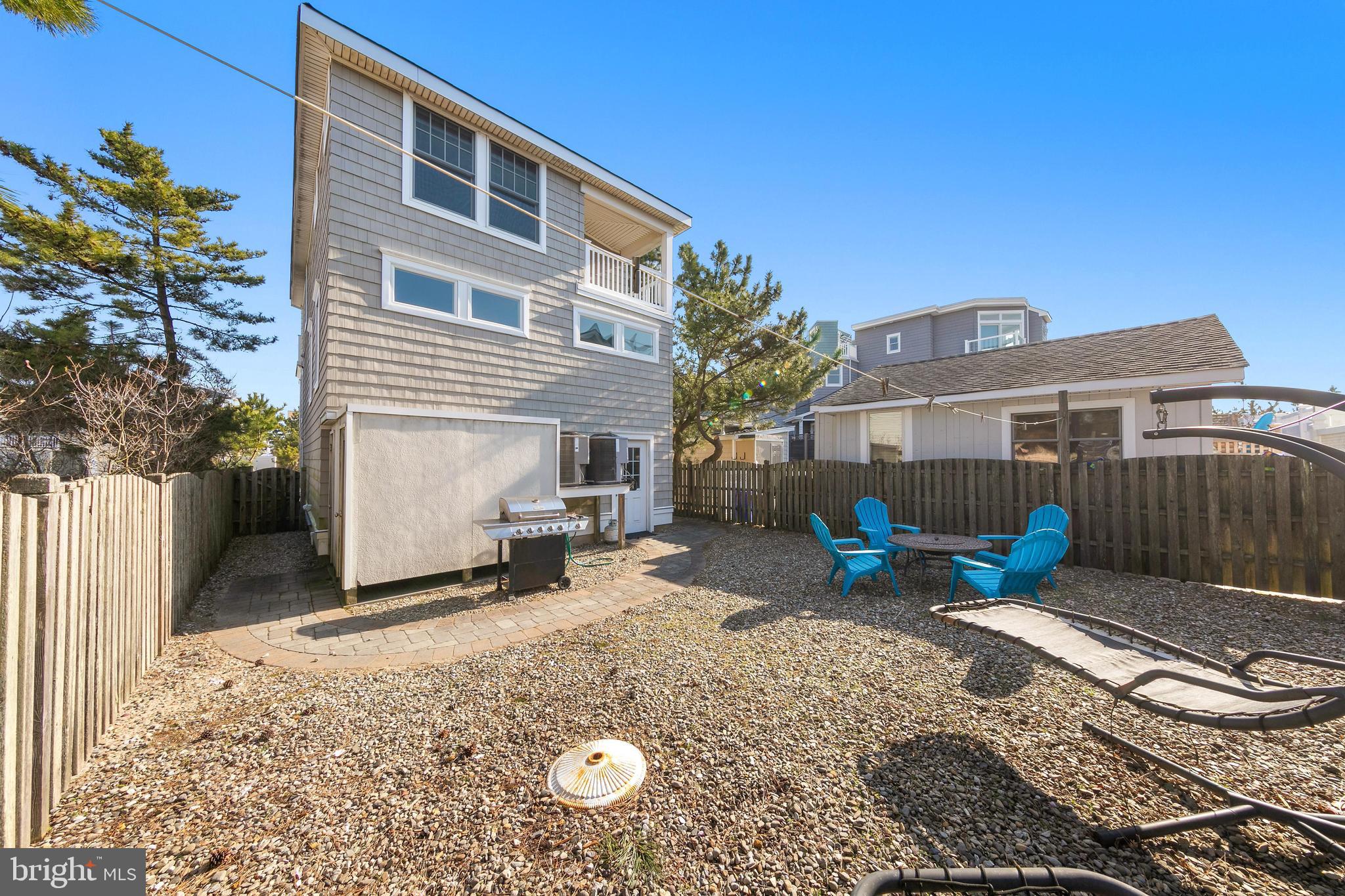122 E 20TH STREET