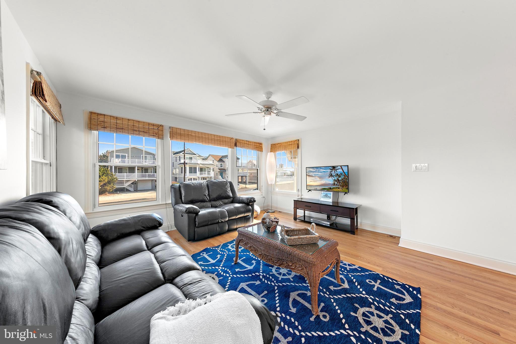 122 E 20TH STREET
