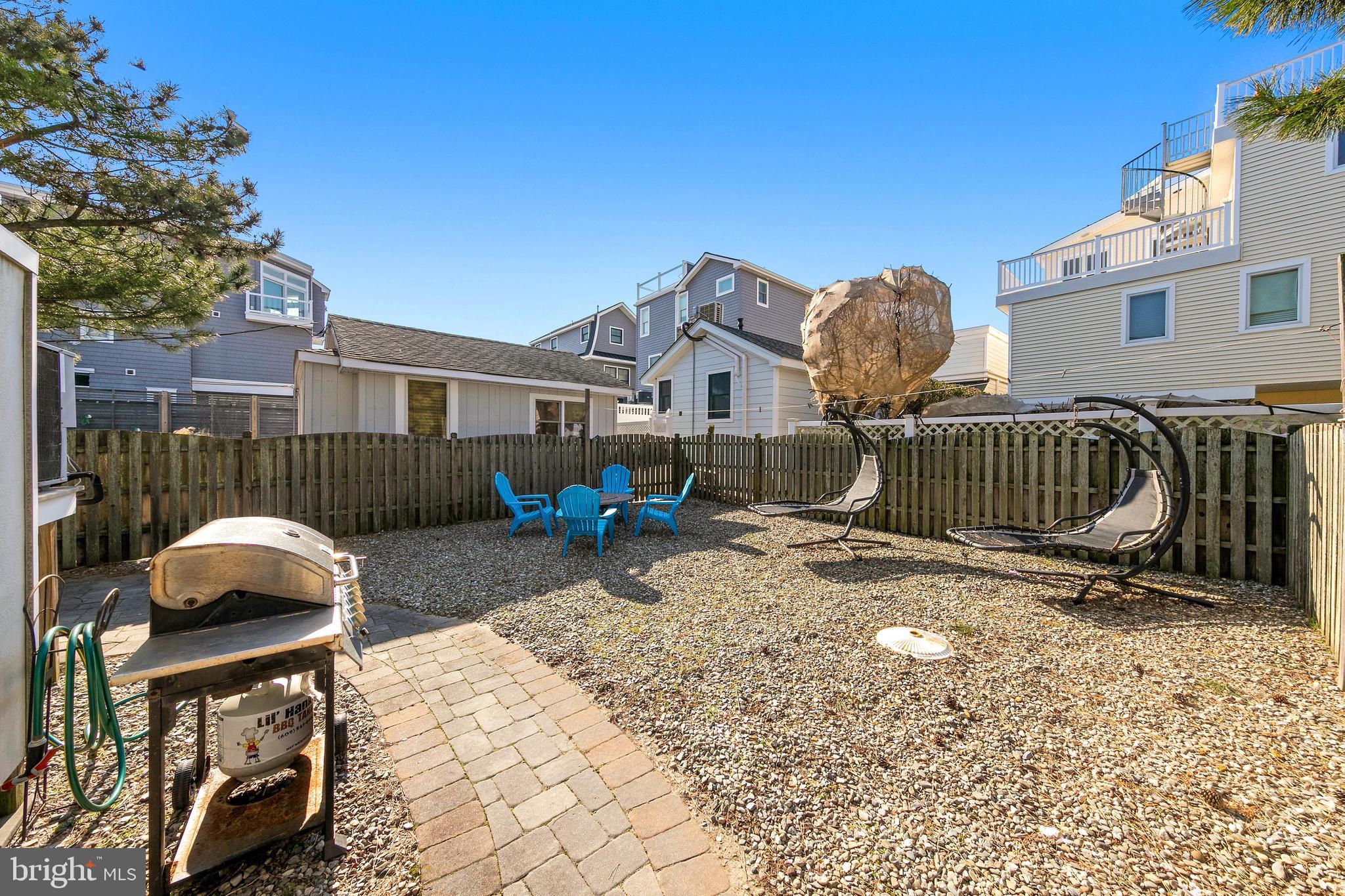 122 E 20TH STREET
