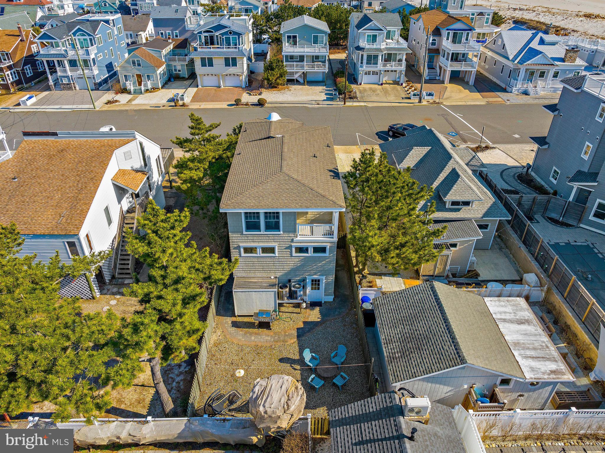 122 E 20TH STREET