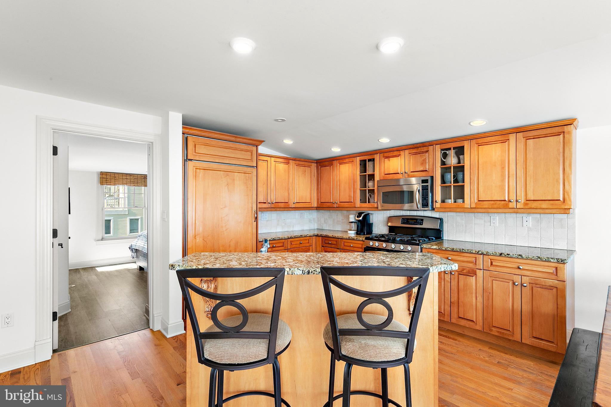 122 E 20TH STREET