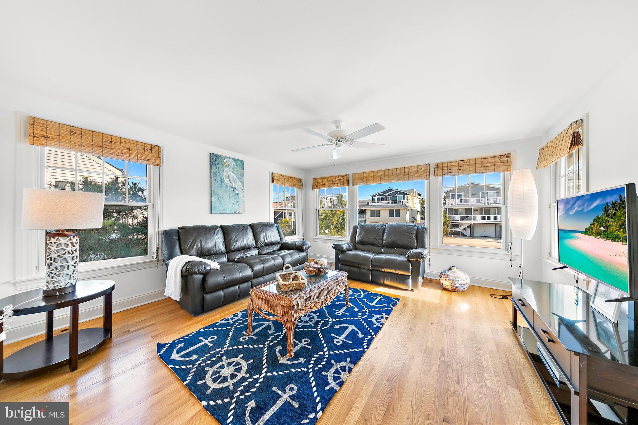 122 E 20TH STREET