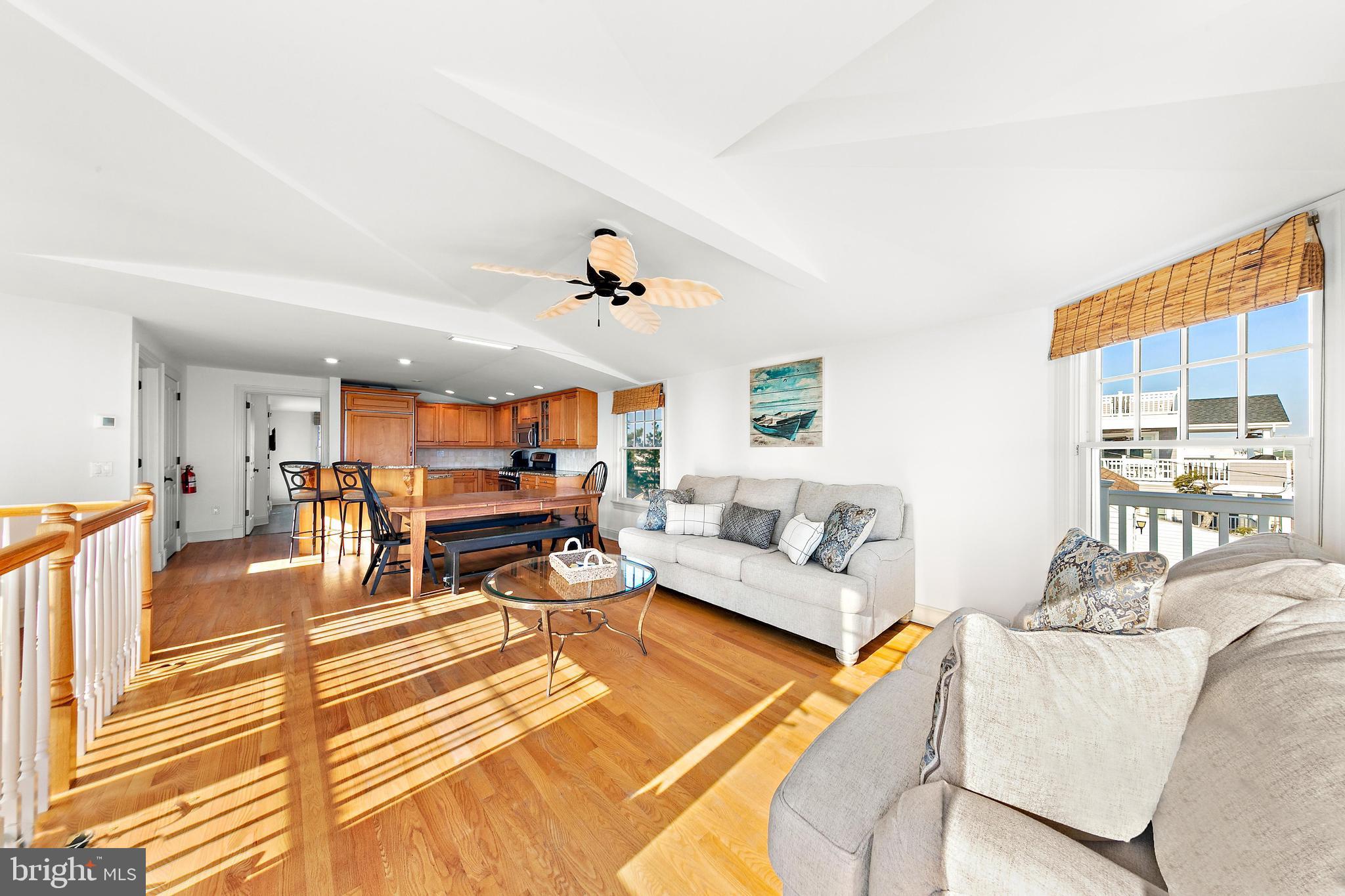 122 E 20TH STREET