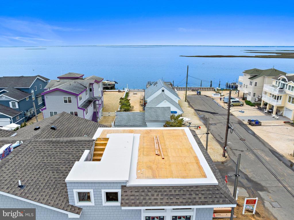 1715 BAY TERRACE