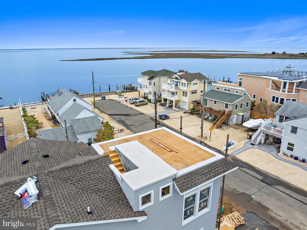 1715 BAY TERRACE