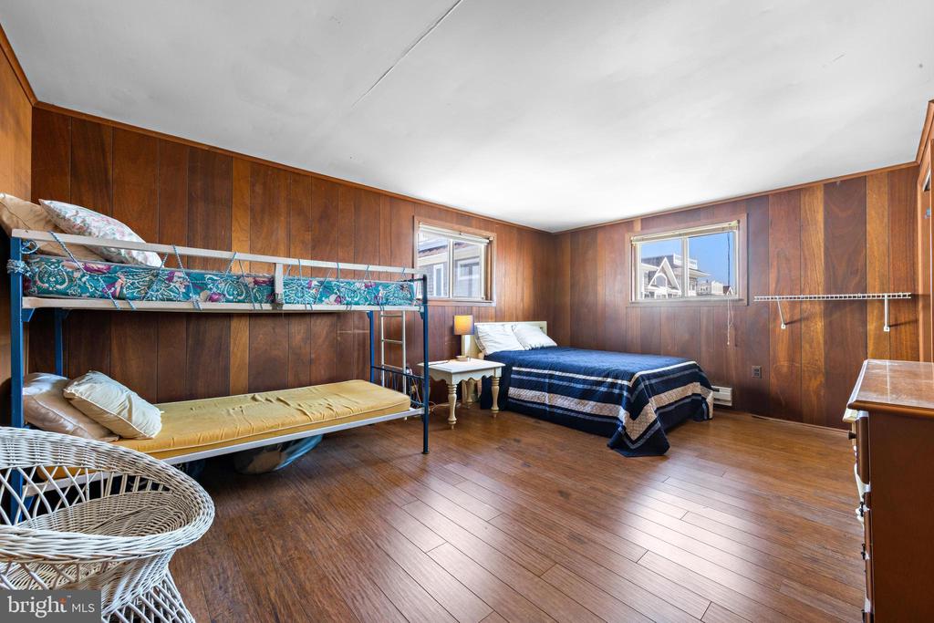 117 E SURF AVENUE