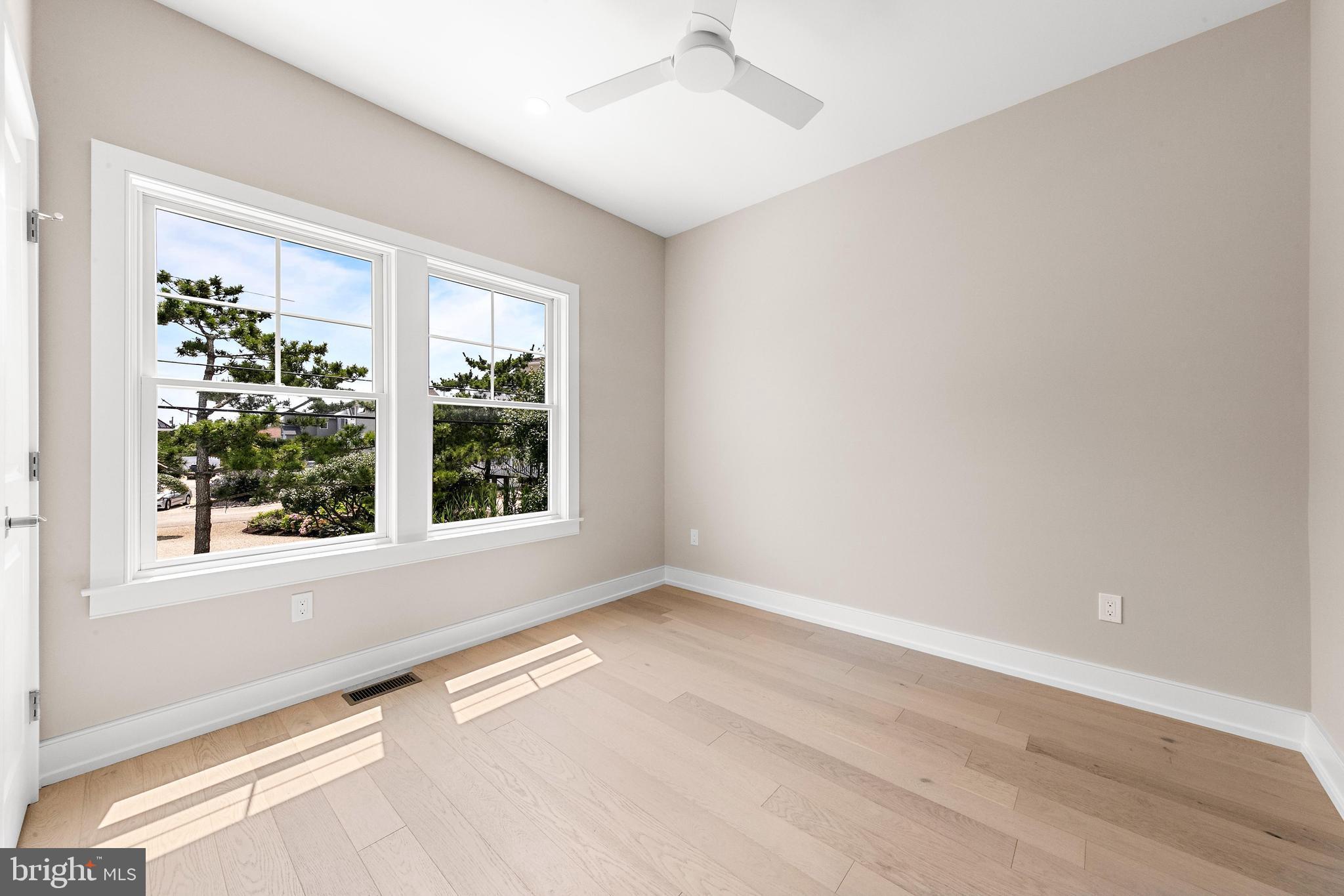 1092-B (West) LONG BEACH BOULEVARD