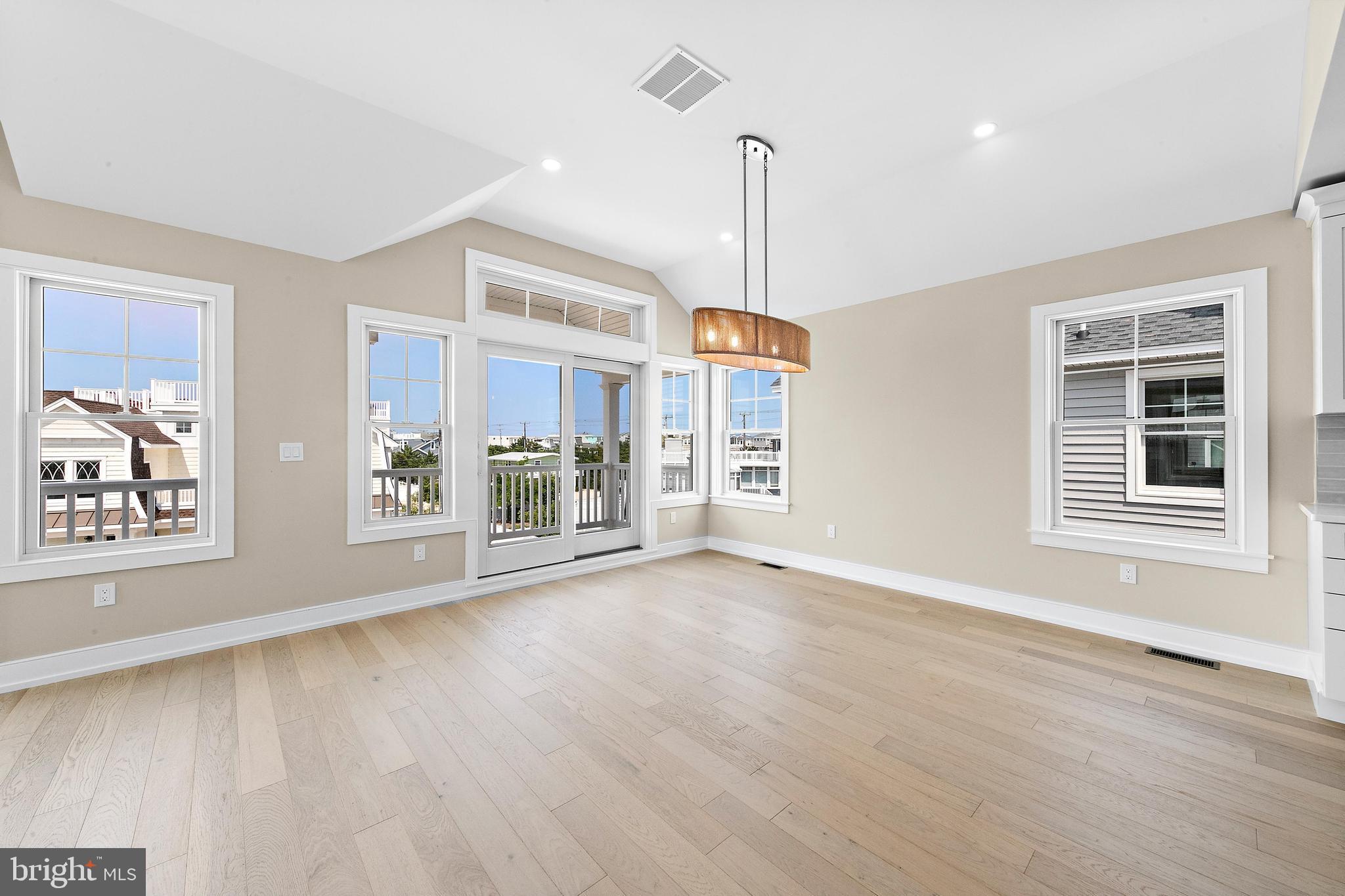1092-B (West) LONG BEACH BOULEVARD
