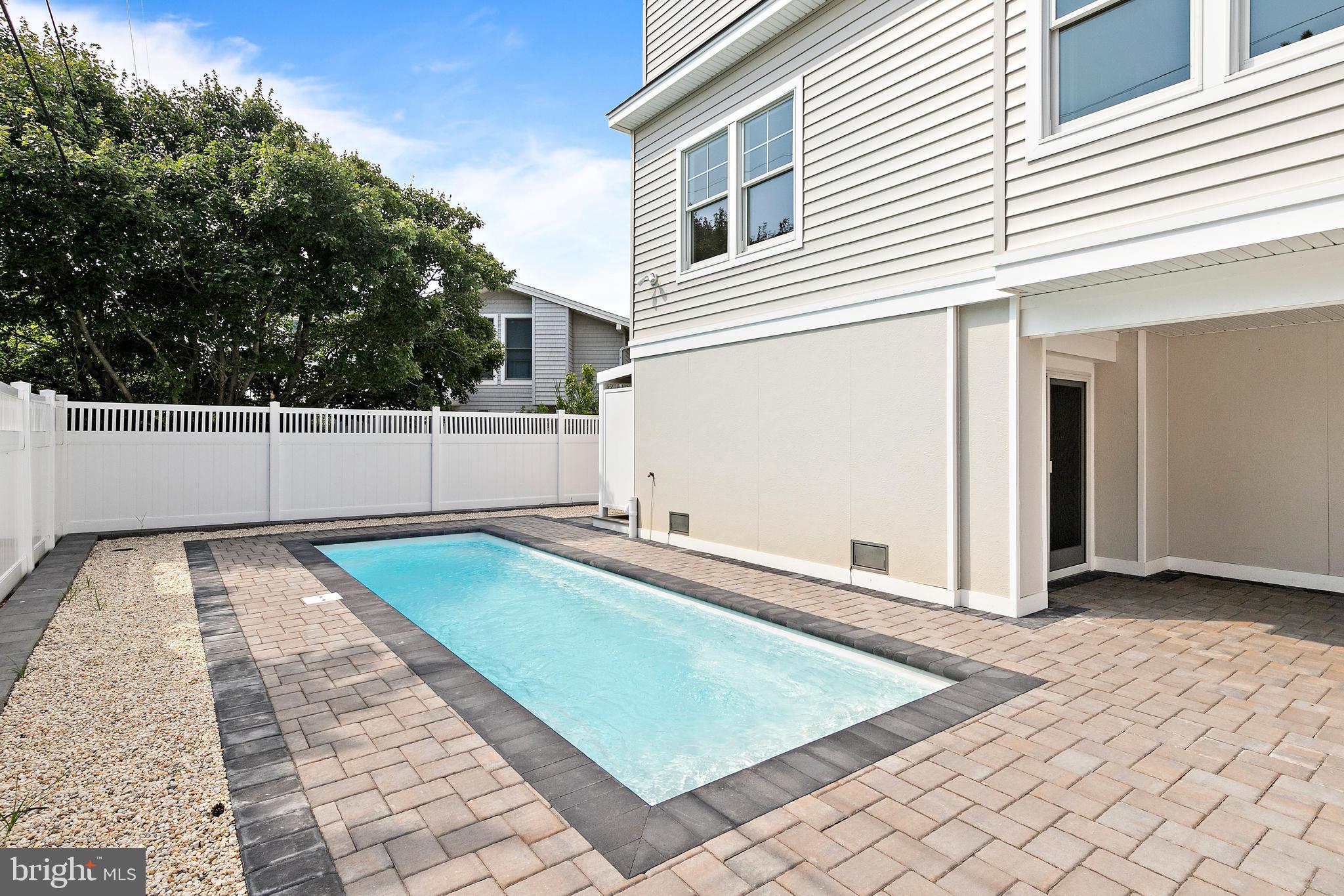 1092-B (West) LONG BEACH BOULEVARD