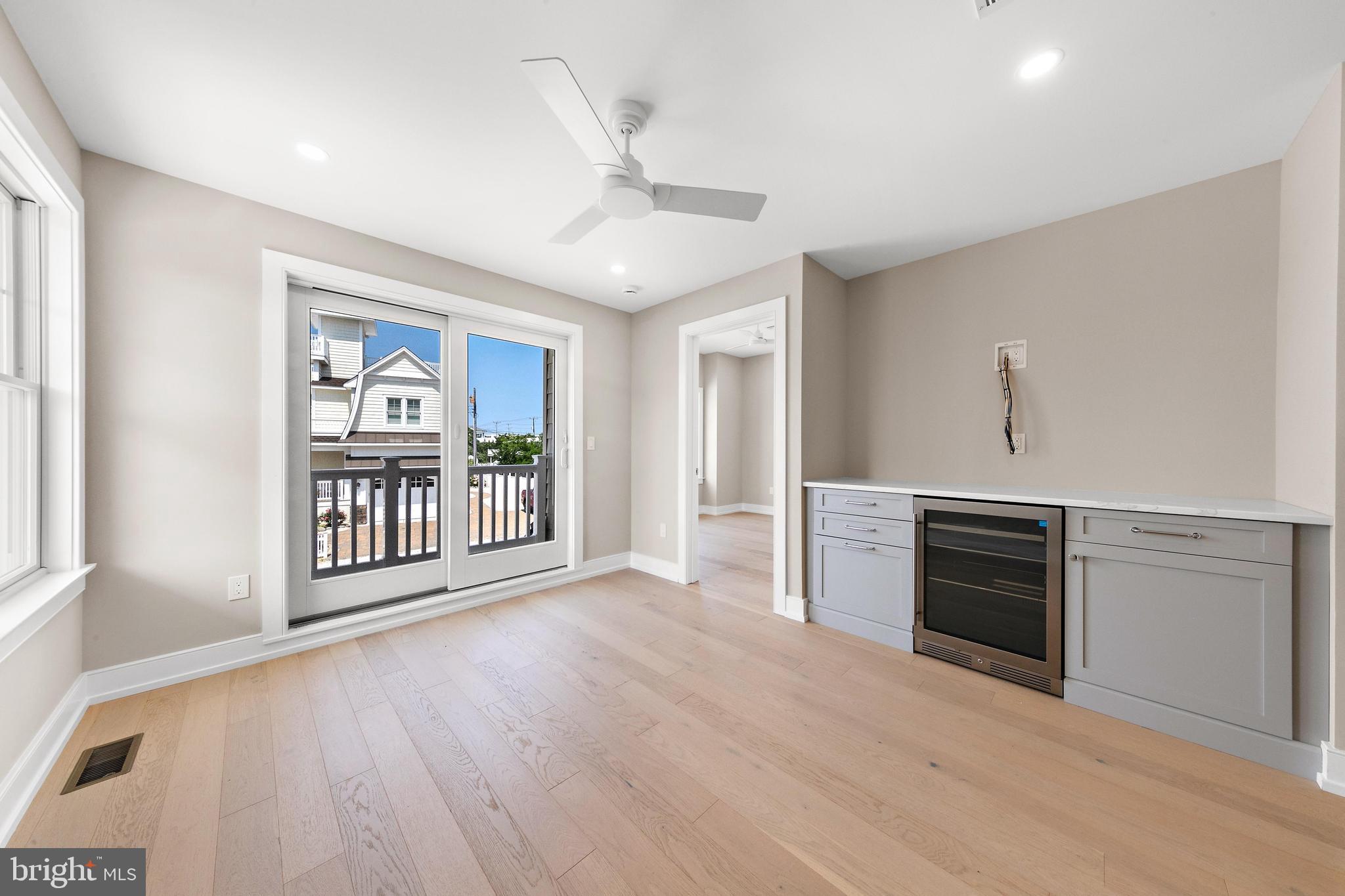 1092-B (West) LONG BEACH BOULEVARD