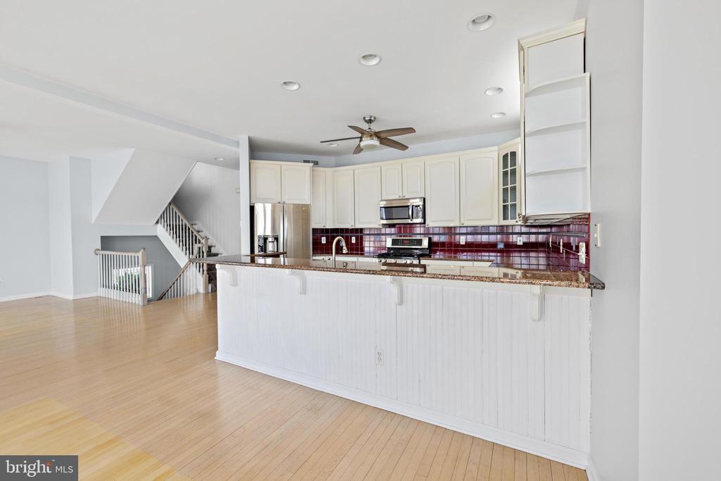 2704 LONG BEACH BOULEVARD