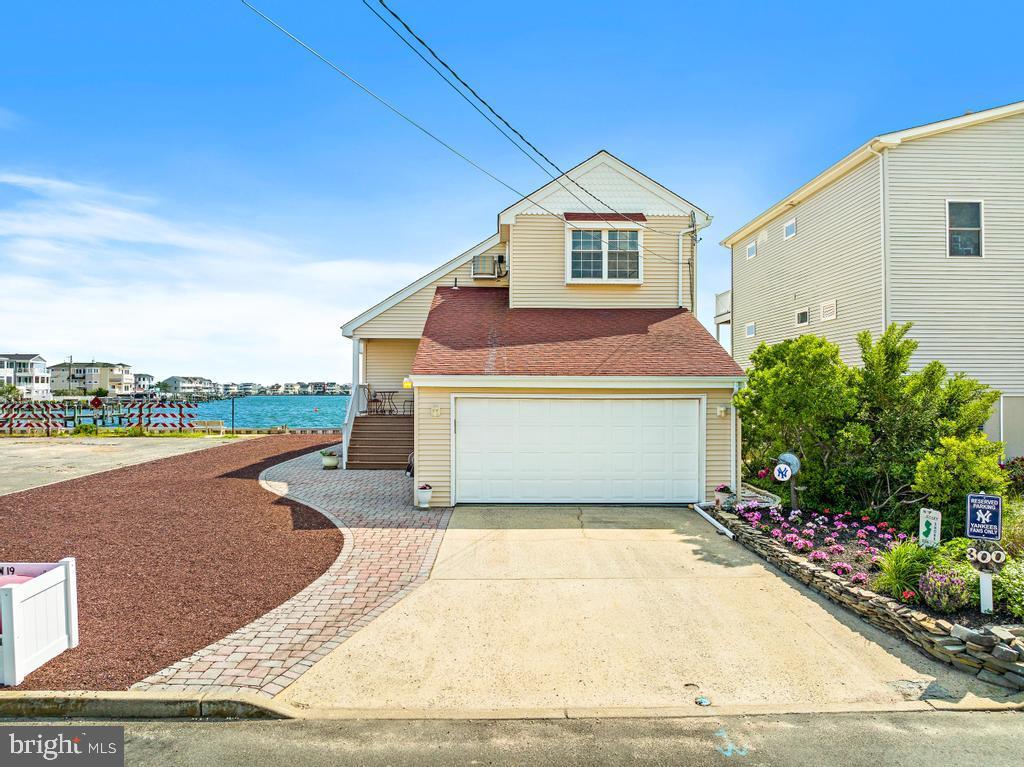 300 W 19TH STREET