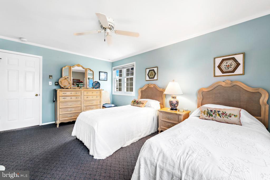 300 W 19TH STREET