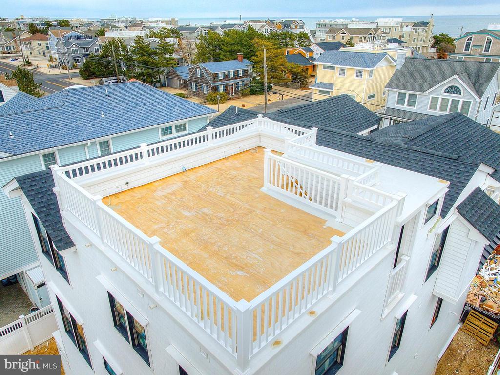 10008 BEACH AVENUE